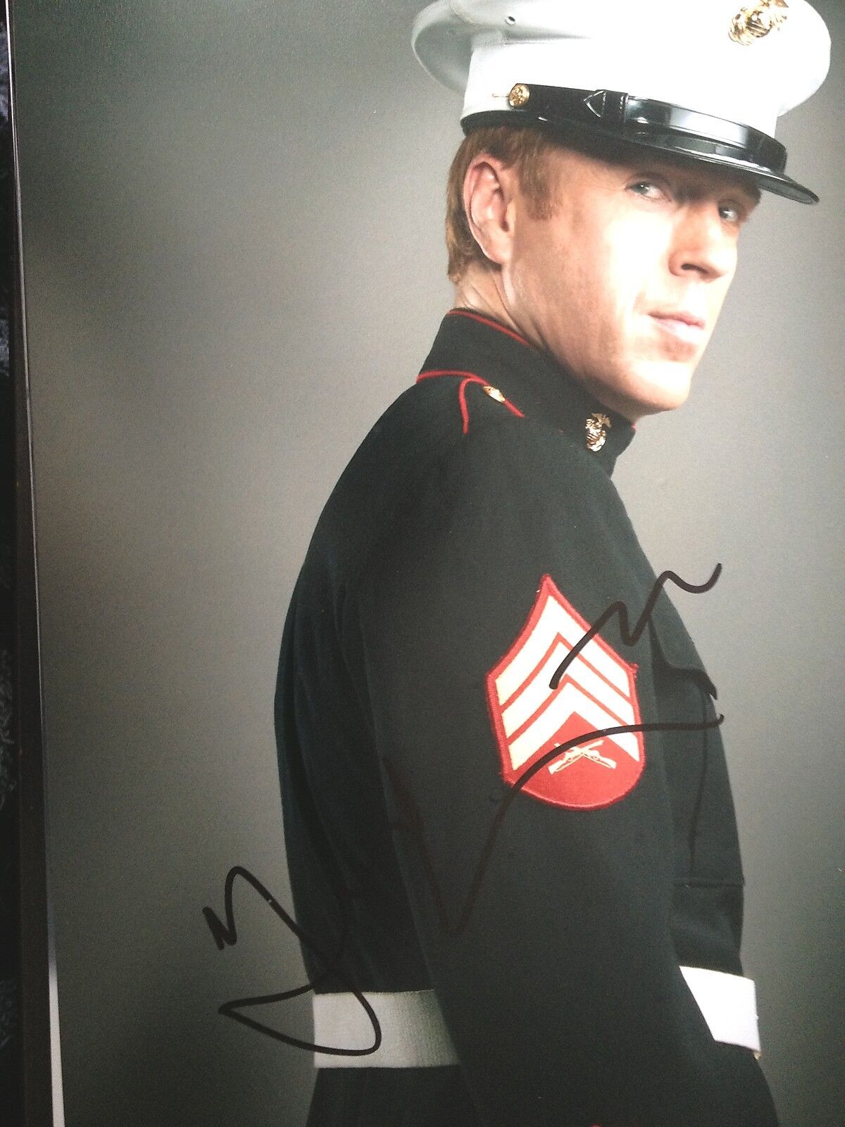 DAMIAN LEWIS - HOMELAND ACTOR - SUPERB SIGNED COLOUR Photo Poster paintingGRAPH