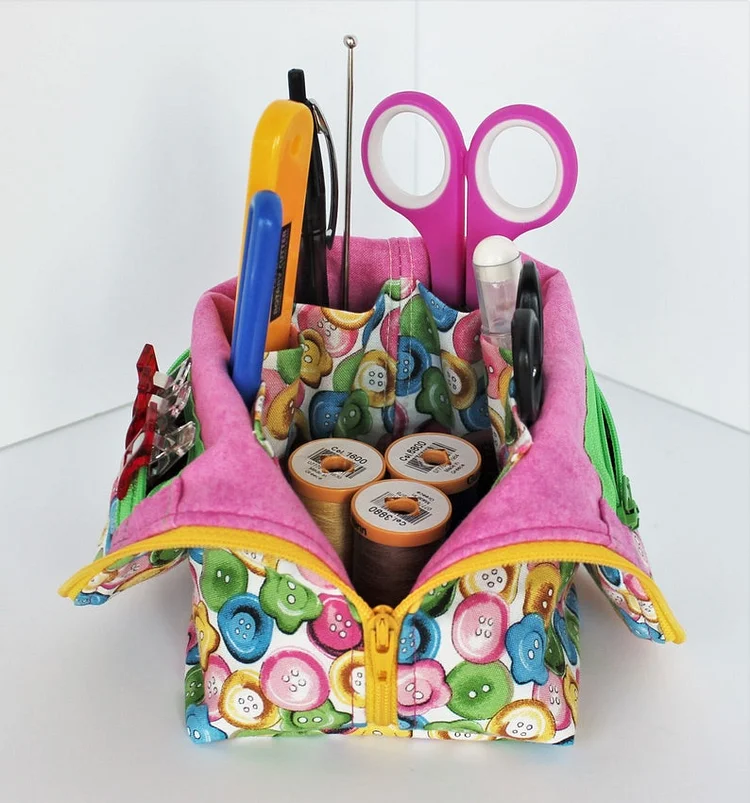 Zipper Bag With Pockets: tabletop organizer for small sewing notions and tools