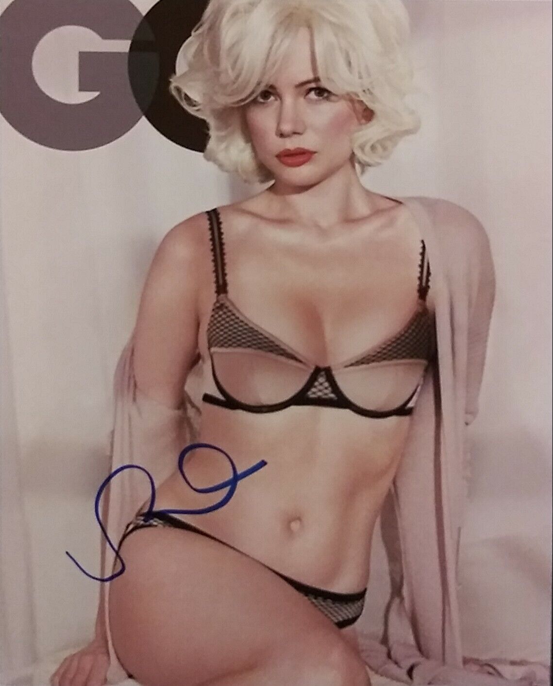 Michelle Williams signed 8 x 10