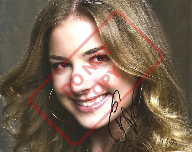 Emily VanCamp 8.5x11 Autographed Signed Reprint Photo Poster painting