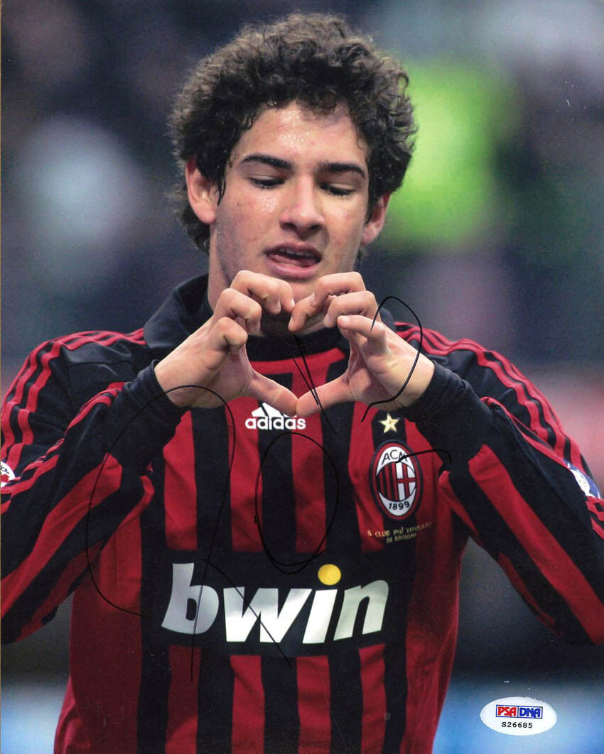 Alexandre Pato SIGNED 8x10 Photo Poster painting Brazil Milan *VERY RARE* PSA/DNA AUTOGRAPHED