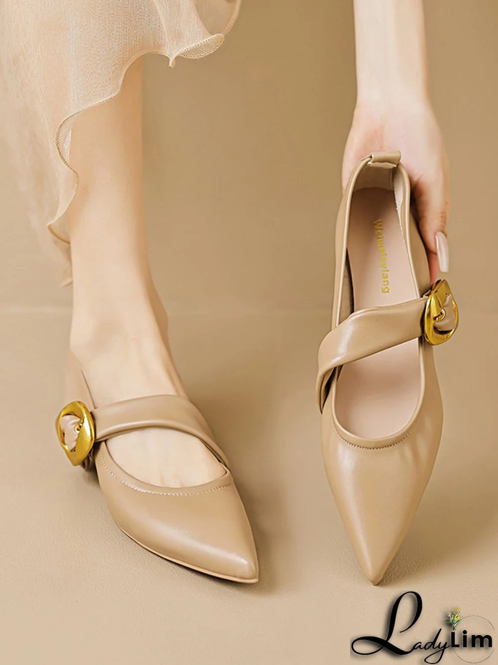 Pointed-Toe Round Cut Shallow Cut Flat Shoes