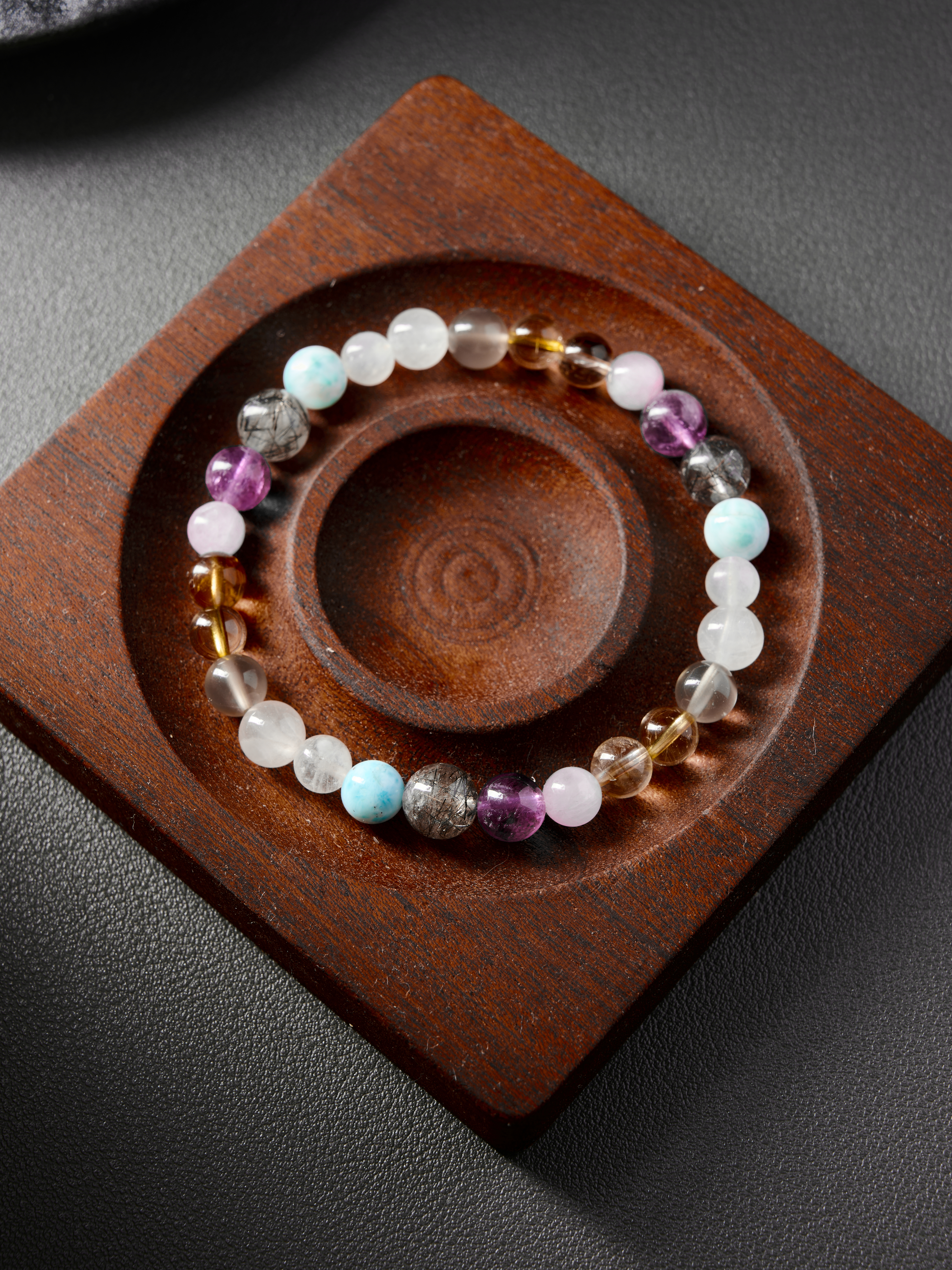 AvigJewelry multi-crystal bracelet — amethyst, rutilated quartz, kunzite, clear quartz, larimar, quartzite jade; flat lay, elastic 16–18 cm