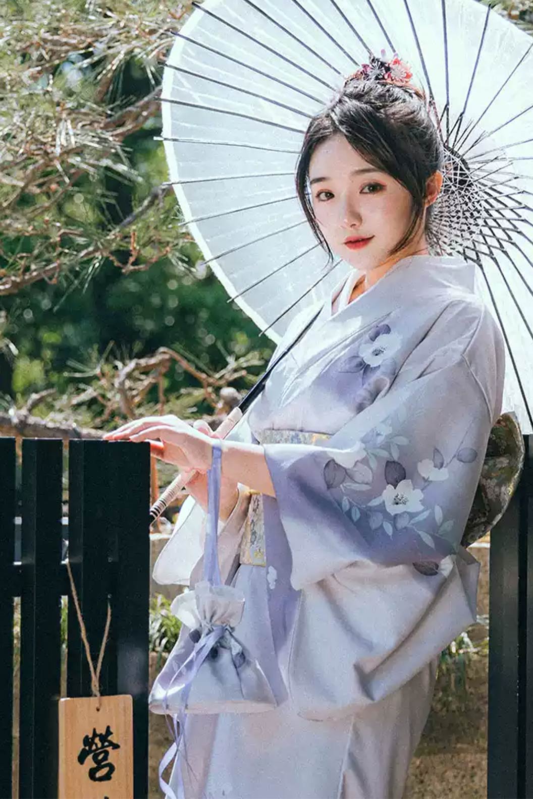 Yukata Kimono White Robe with Purple Cherry Blossom and Traditional Dress - はなびたいかい Stupa Stones