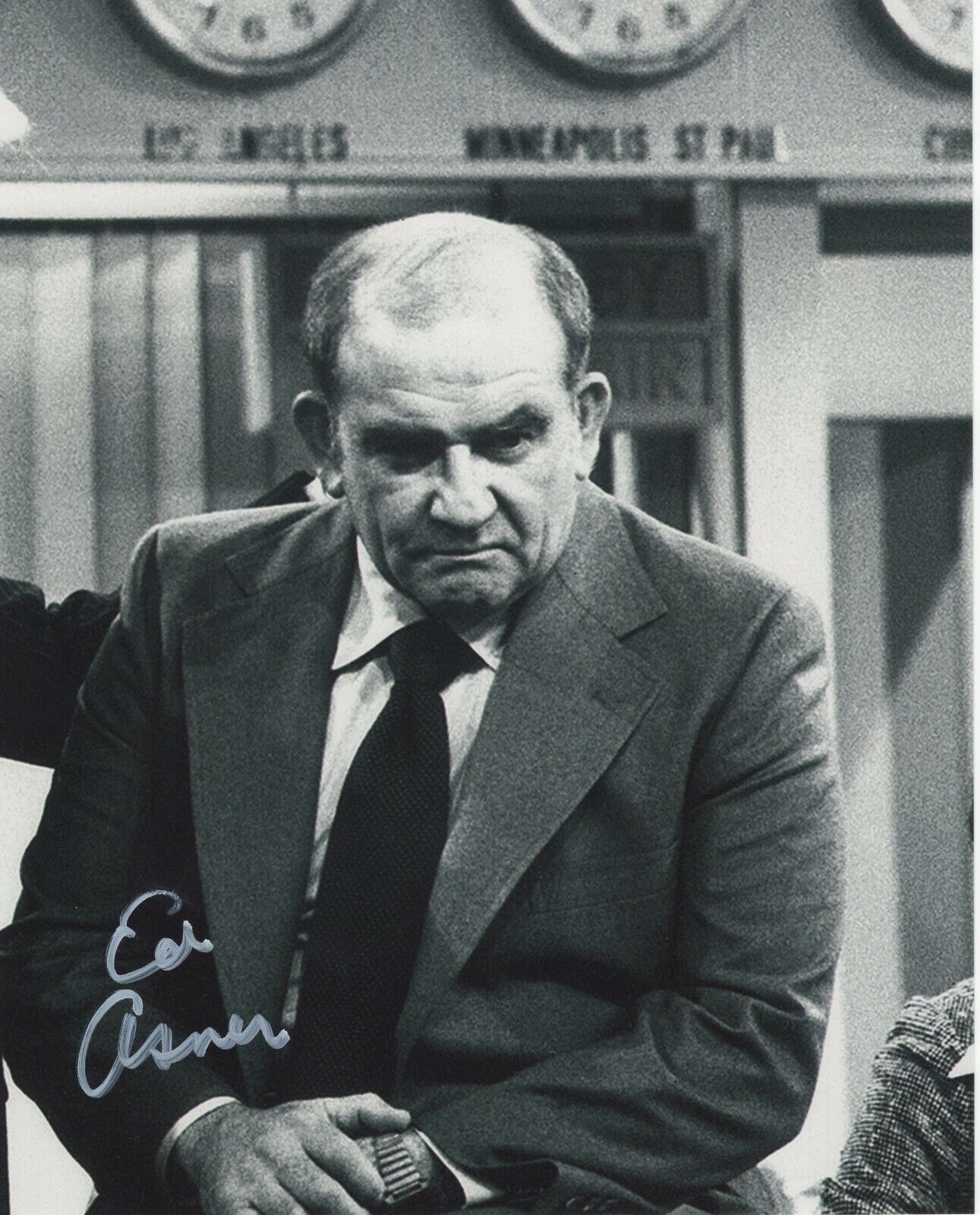 ED ASNER SIGNED AUTOGRAPH LOU GRANT MARY TYLER MOORE SHOW 8X10 Photo Poster painting