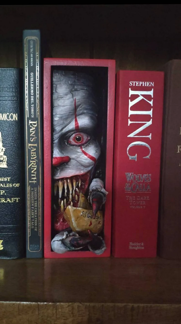 3D Creepy Monster Peeping Bookend