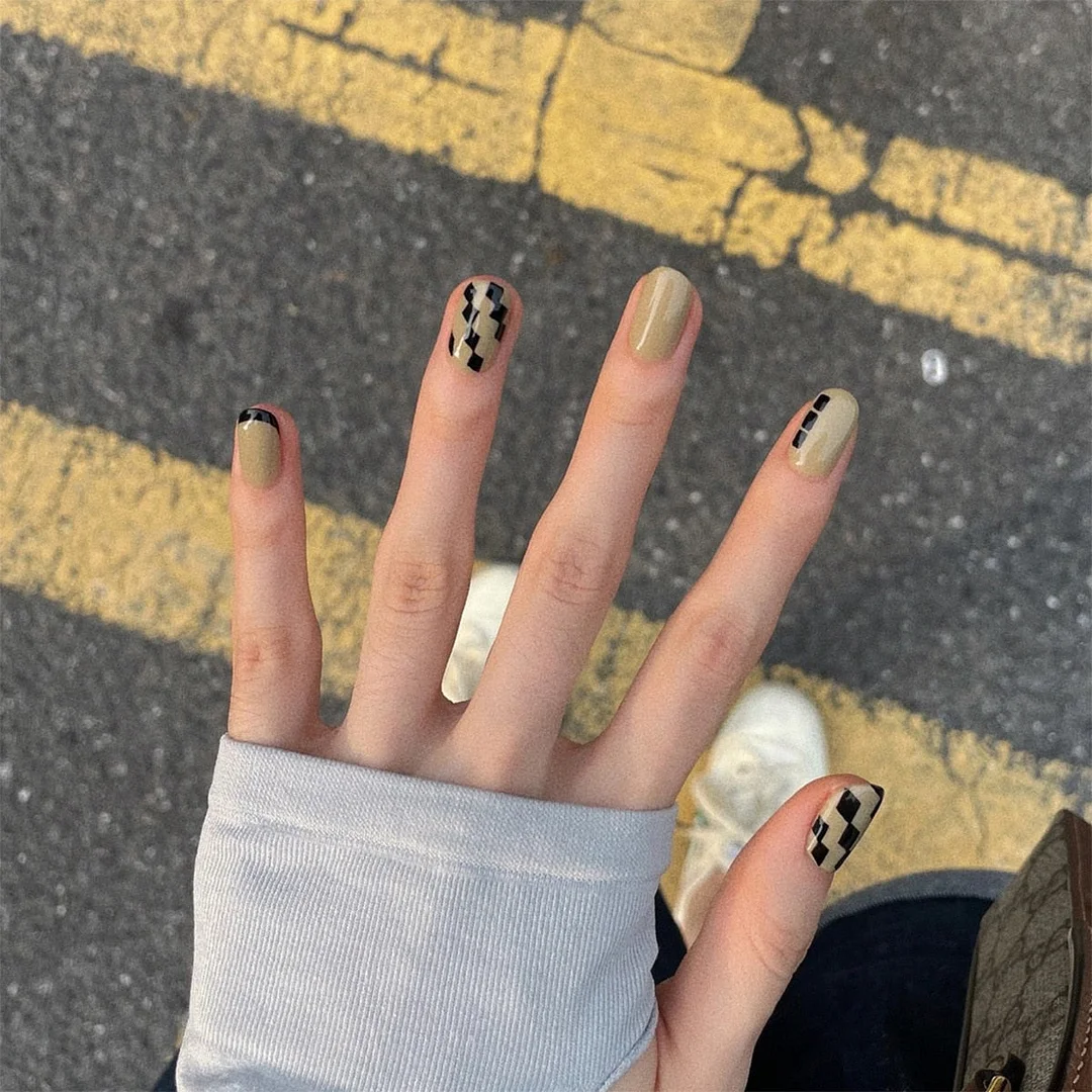 24pcs Wholesales Fake Nails For Women Light Color Solid Color Short Nail Tips Fingernail DIY Nail Art False Nails with Glue-Nail Inspo