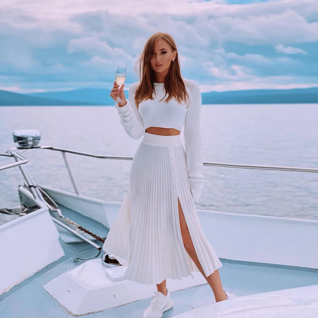 Uveng Autumn And Winter 2025 Explosion Of Open Sweater 100 Folded Skirt Suit Woman