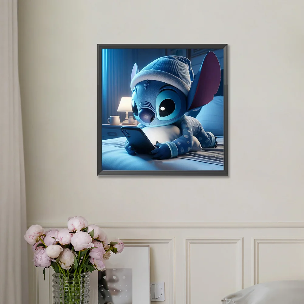 Diamond Painting - Full Round Drill - Stitch Playing Phone(Canvas|30*30cm)