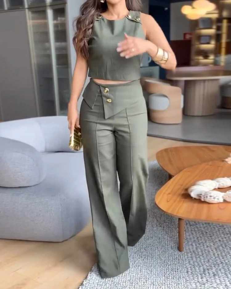 Sleeveless solid color two piece suit  