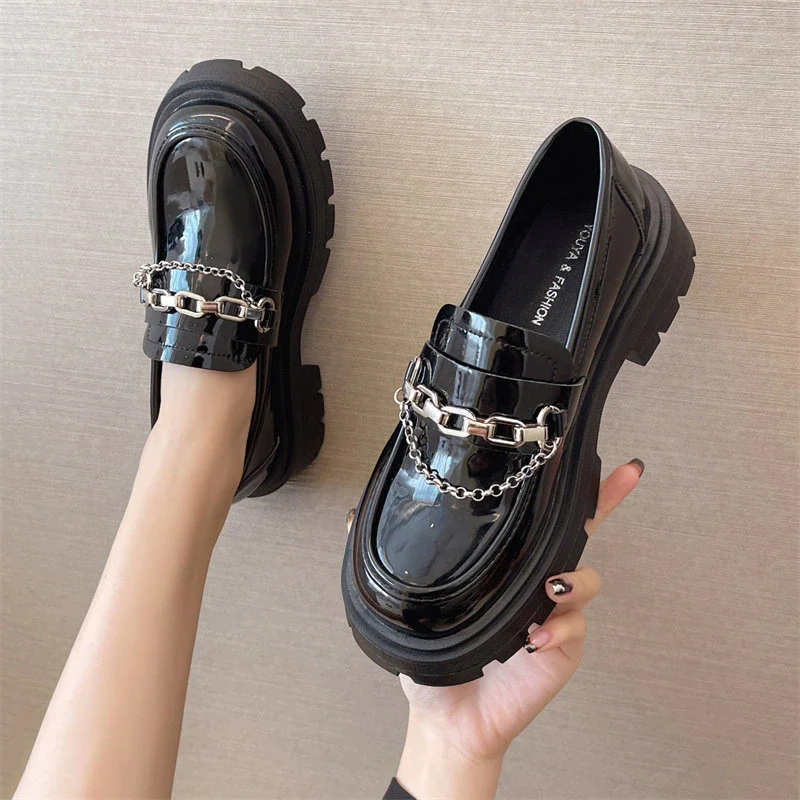 Qengg Loafers Women Patent Leather Platform Shoes Round Toe Metal Chain Slip on Ladies shoes Handmade Kawaii Shoes Woman green
