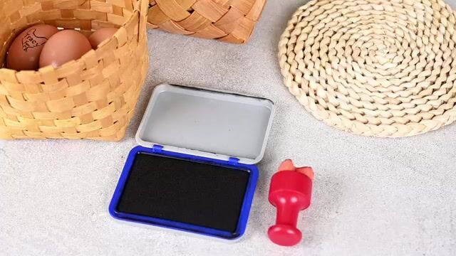 Custom Farm Fresh Egg Stamp with Handle and Optional Ink Pad, Personalized for Chicken or Duck Eggs, Great Gift for Backyard Farmers