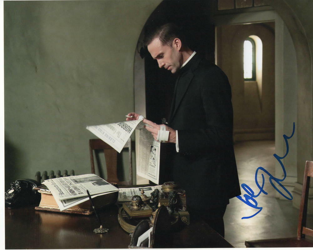 JOSEPH FIENNES SIGNED AUTOGRAPHED 8X10 Photo Poster painting - RALPH, THE HANDMAID'S TALE STUD