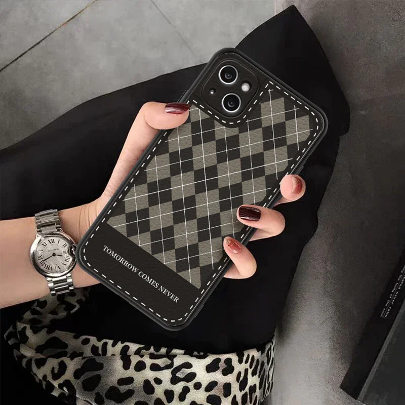 Checkerboard Peel Apple 13/14 Series Phone Case