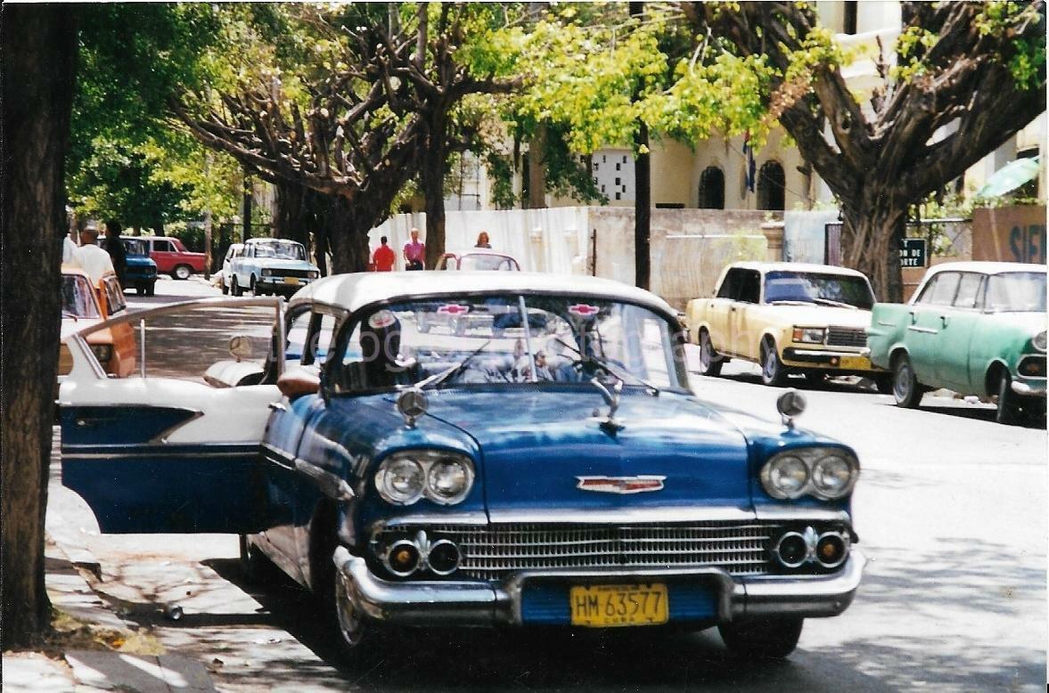 CUBA Classic Car FOUND Photo Poster painting ColorOriginal Snapshot VINTAGE 05 21