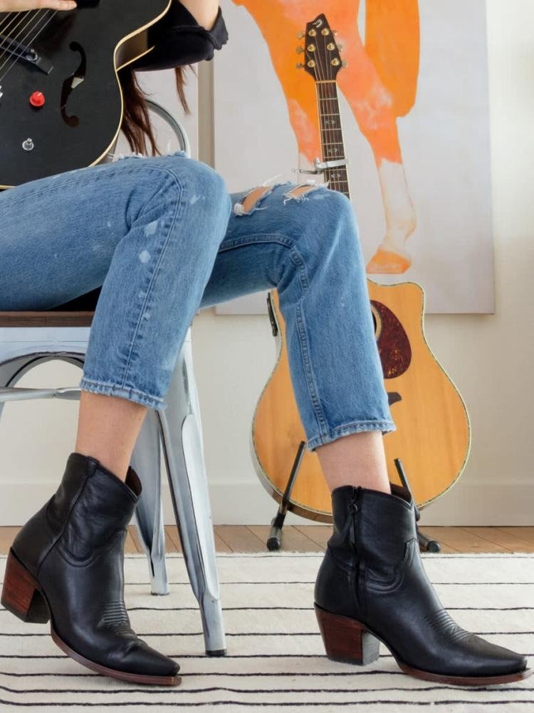 Heelchic black cowgirl boots