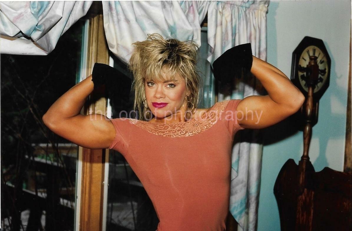 1980's 90's Found Photo Poster paintinggraph MARLA DUNCAN Color FEMALE BODYBUILDER EN 16 15 W