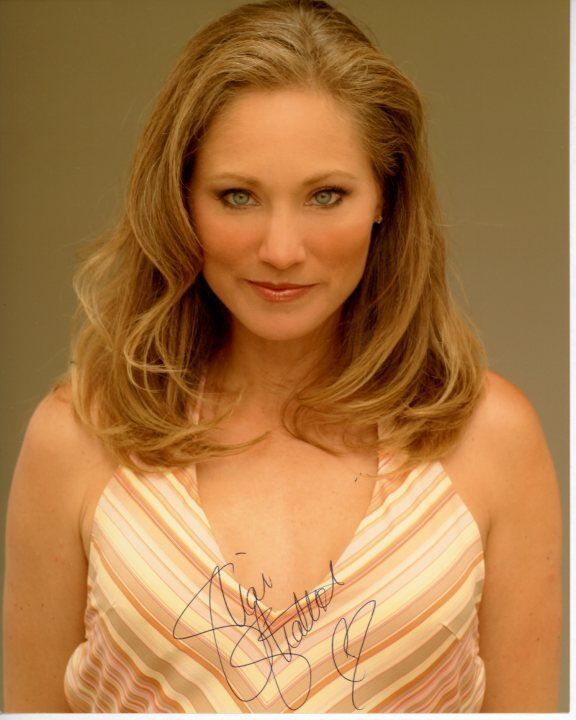 SHARI SHATTUCK Signed Autographed Photo Poster painting