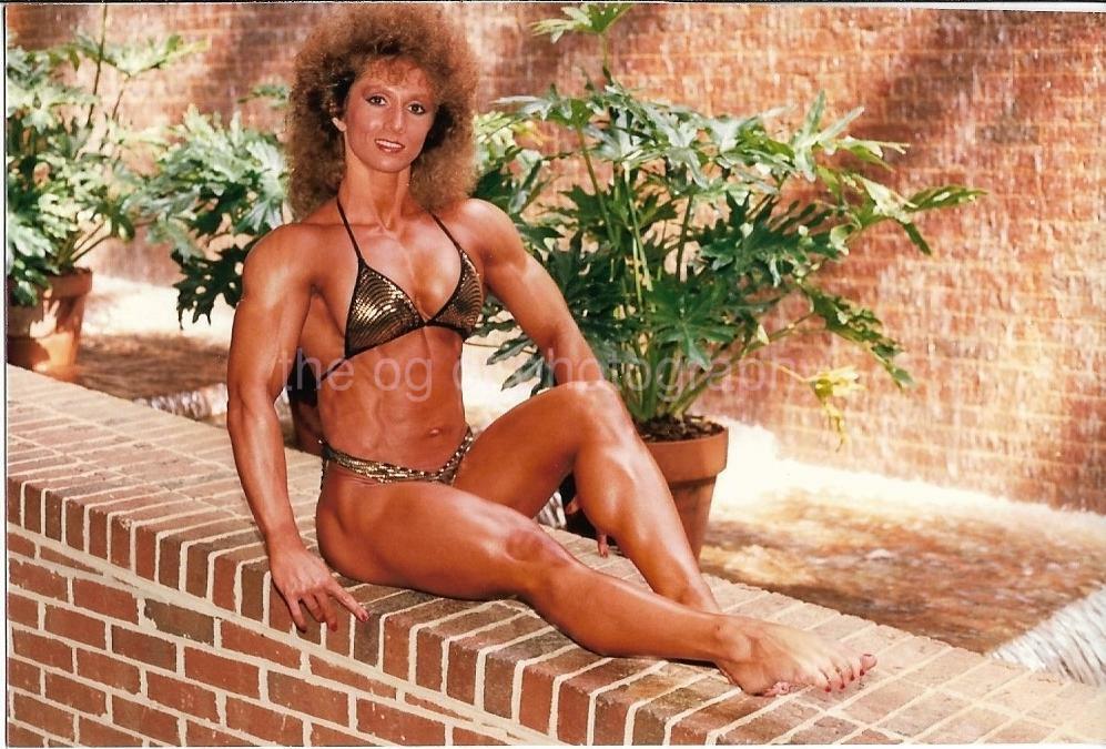 MUSCLE GIRL 80's 90's FOUND Photo Poster painting Color PRETTY WOMAN Original EN 111 4 Y