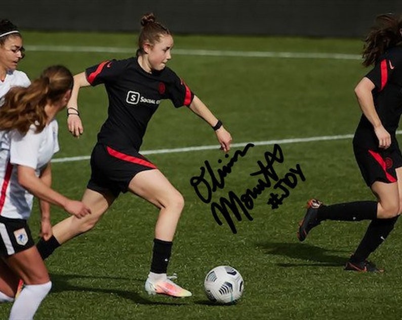 Olivia Moultrie Signed Photo Poster painting 8X10 rp Autographed * Soccer Phenom