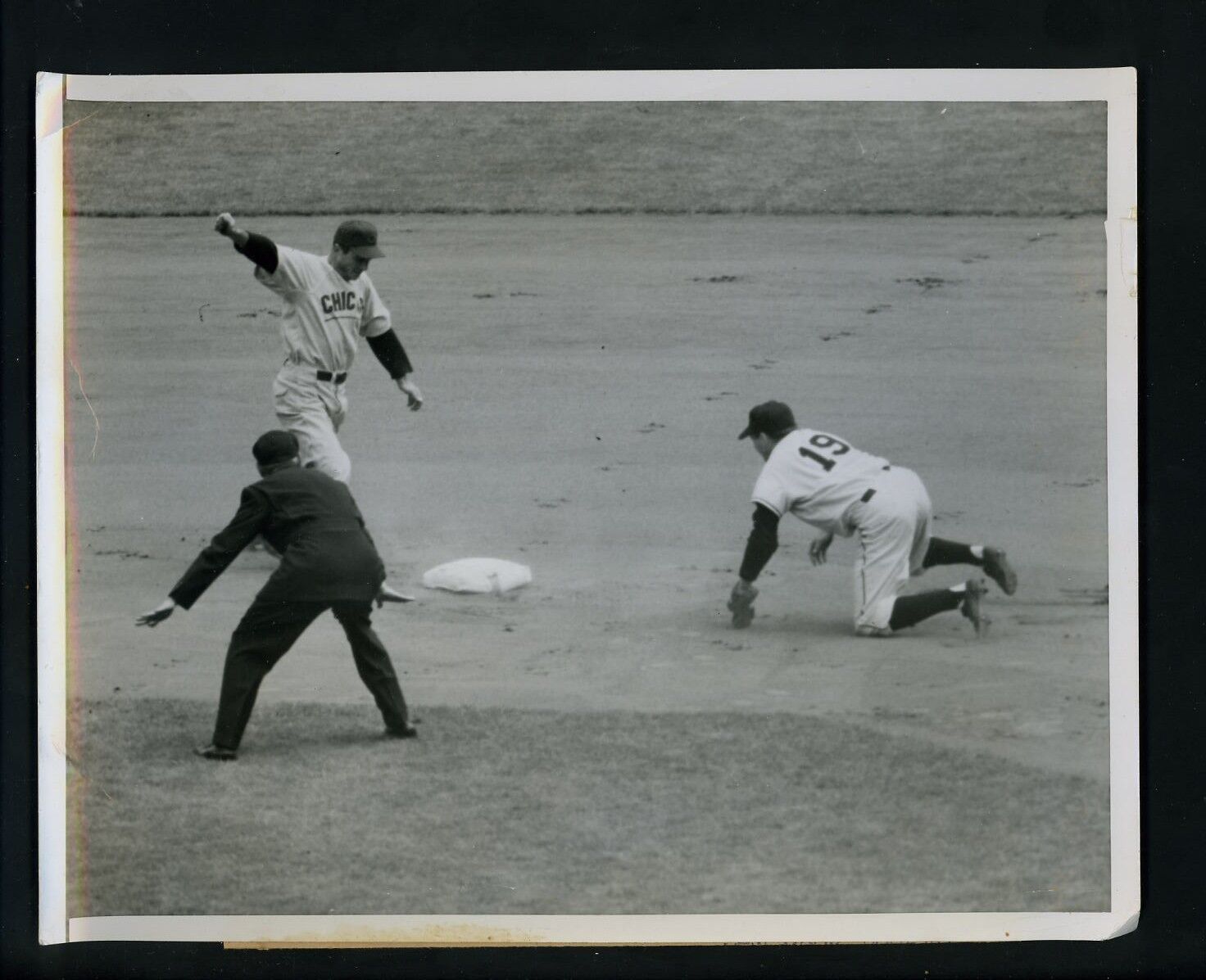 Frank Baumholtz Al Dark Umpire Bill Engeln 1954 Press Photo Poster painting Chicago Cubs Giants