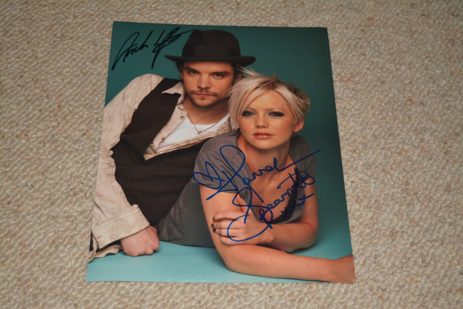 ANDREW LEE POTTS & HANNAH SPEARRITT signed autograph In Person 8x10 PRIMEVAL