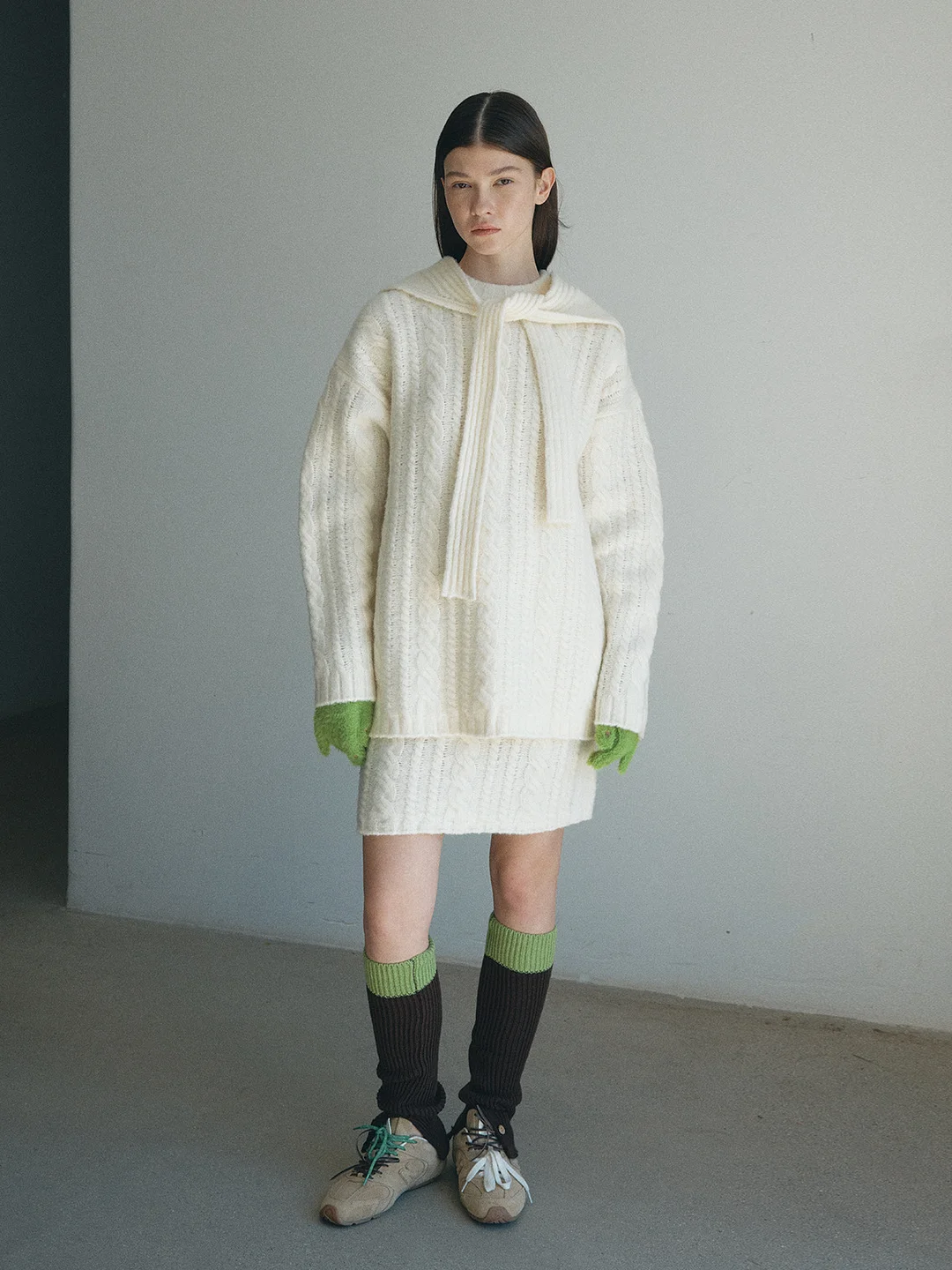 Woherb [Daihe] Winter New Leisure High Waist Wool Thick Needle Simple Joker Twisted Flower Five Half Skirt H7886-Outfit Ideas