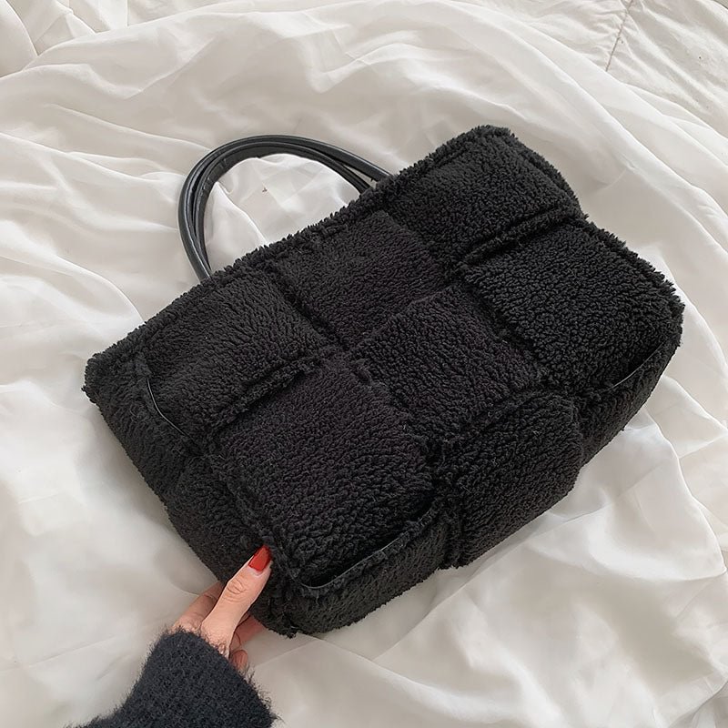 2021 Hit Winter Brand Luxury Lattice Faux Fur Big Tote Women Designer Handbags Warm Lambswool Plush  Scatchals Side Bags
