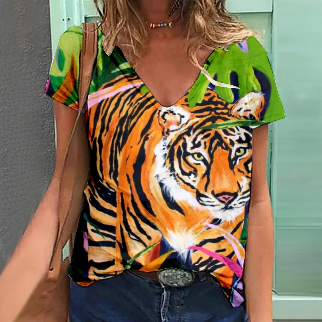 V-neck Loose T-shirt In Plant And Animal Print