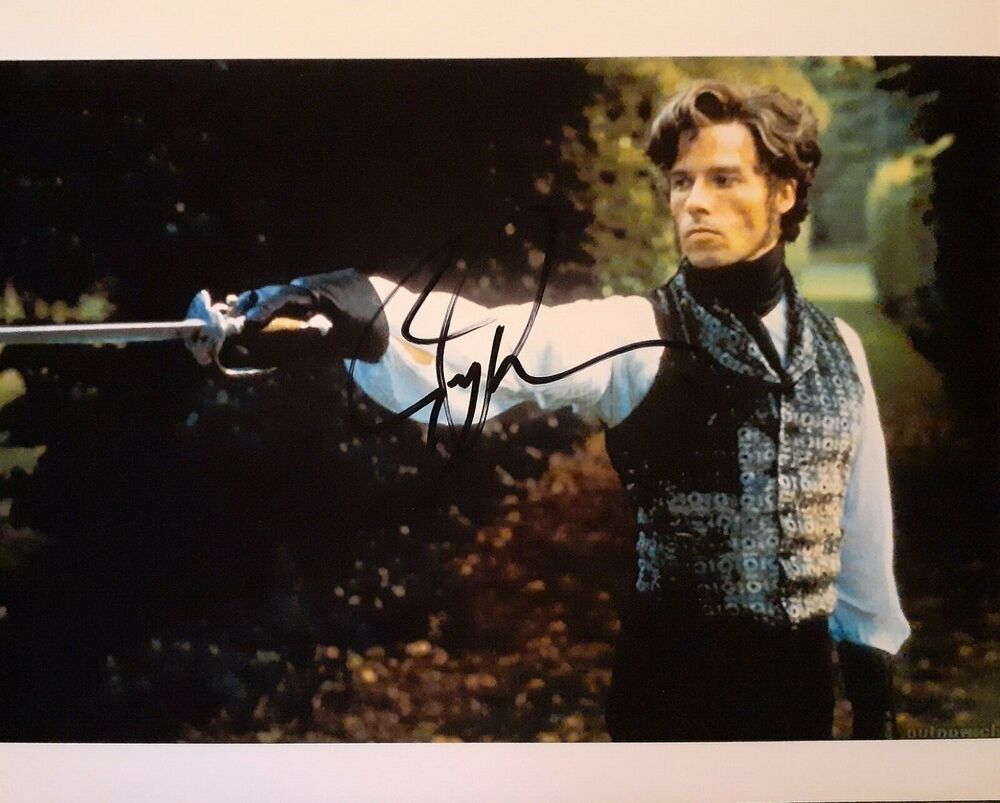 Guy Pearce signed 8x10