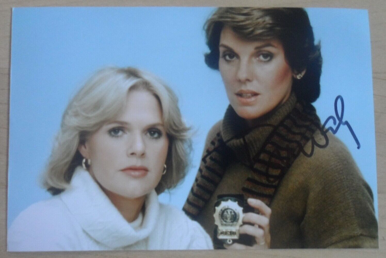 Tyne Daly Signed 6x4 Photo Poster painting Cagney and Lacey Detective Mary Beth Autograph + COA