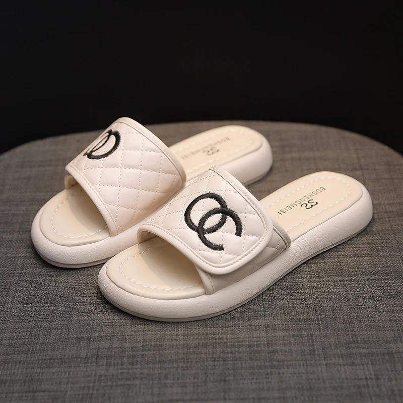 Wongn Wongn Celebrity Small Fragrant Wind Slippers Female Wear 2023 Summer New Versatile Flat Beach Sandals Out Leisure Generation