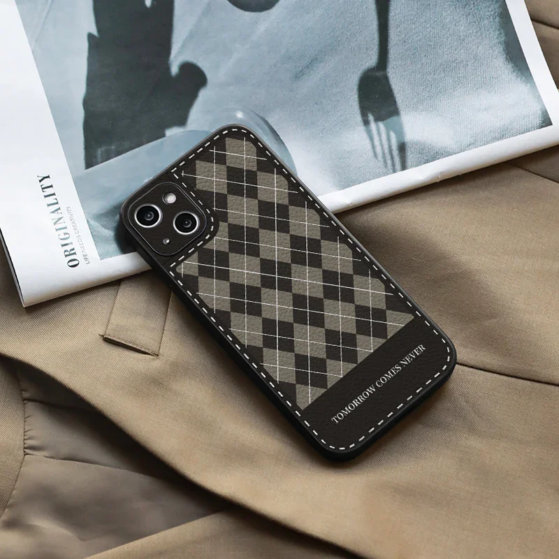 Checkerboard Peel Apple 13/14 Series Phone Case