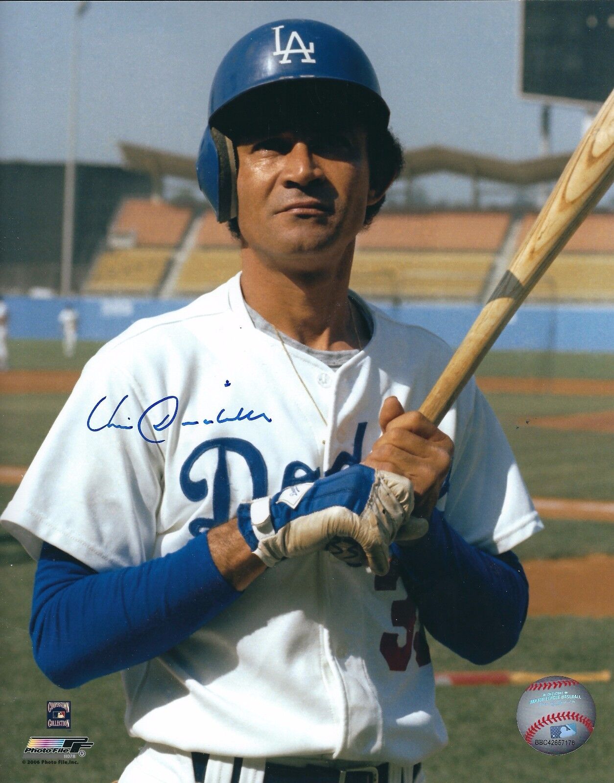 Signed 8x10 VIC DAVALILLO Los Angeles Dodgers Autographed Photo Poster painting with Show Ticket