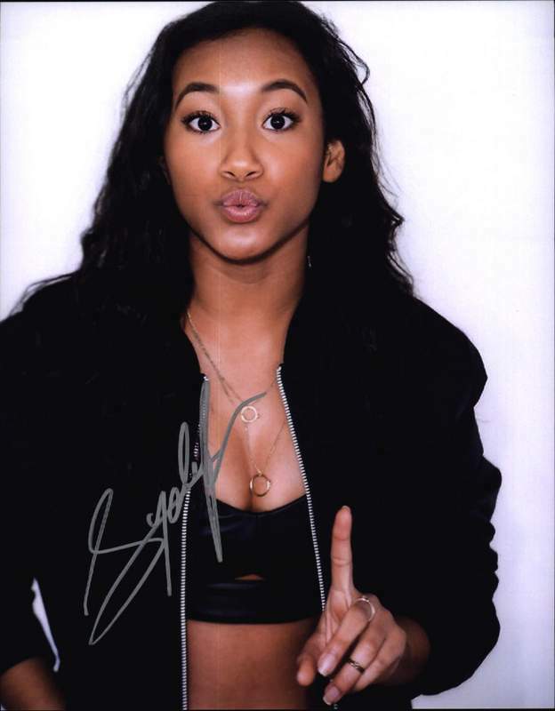 Sydney Park authentic signed celebrity 8x10 W/Certificate Autographed (A0007)