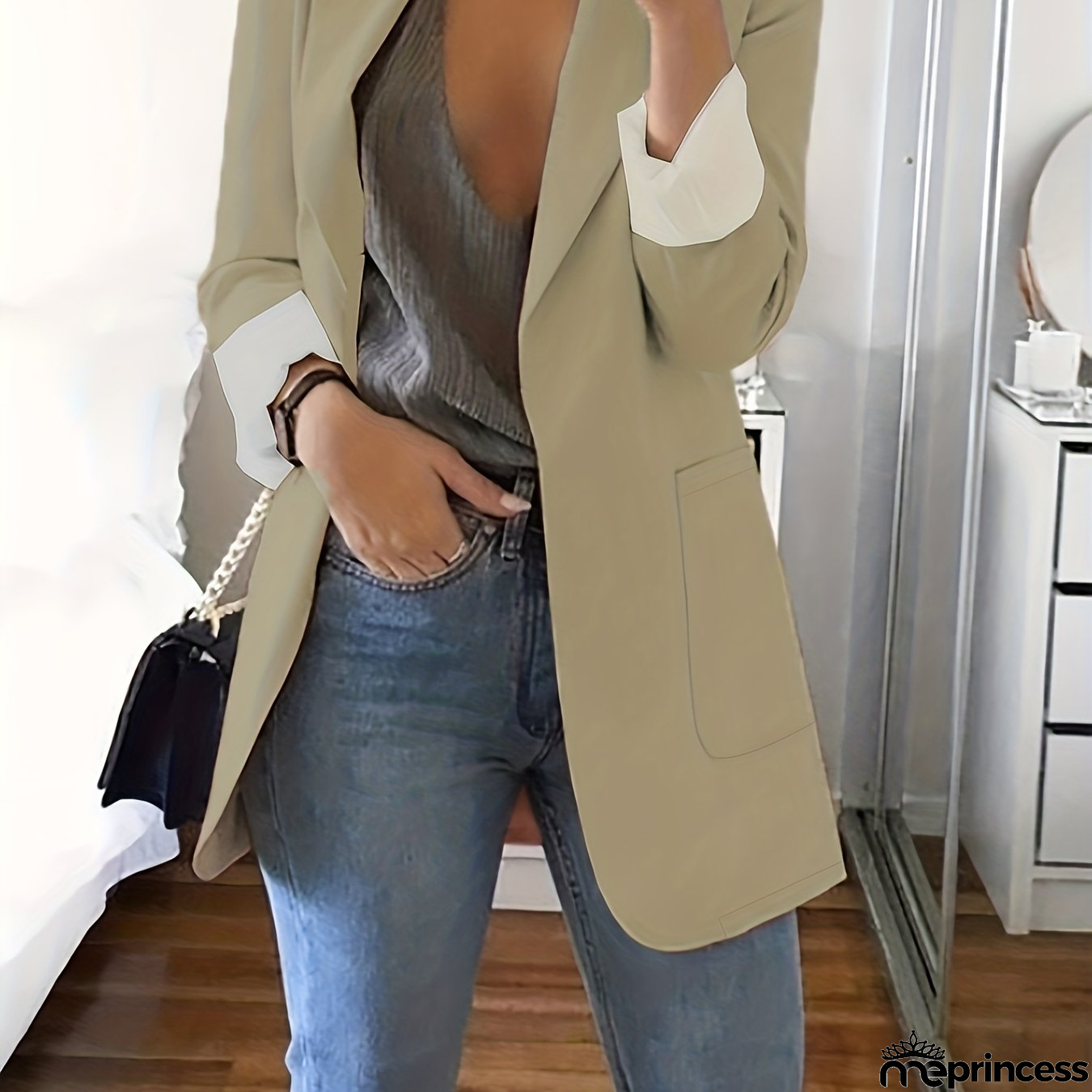 Effortless and Trendy Blazer