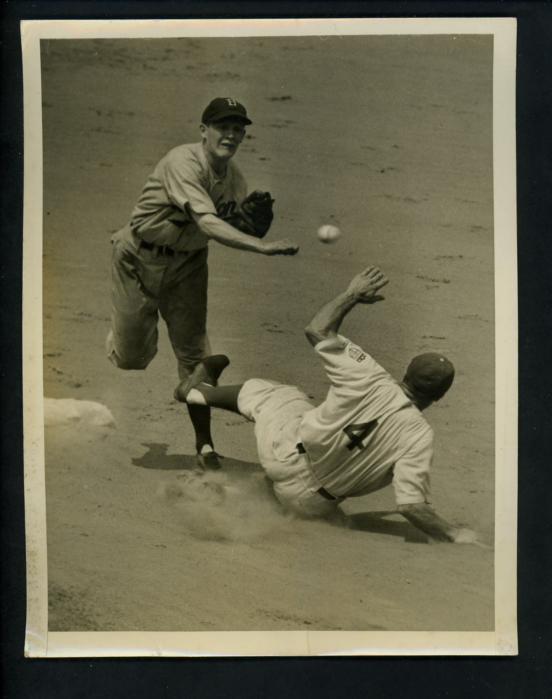 Connie Ryan Dolph Camilli 1943 Type 1 Press Photo Poster painting Boston Braves Brooklyn Dodgers