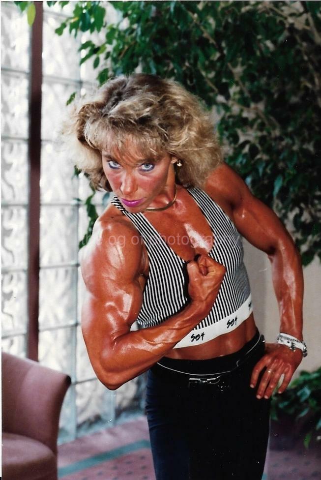 FEMALE BODYBUILDER 80's 90's FOUND Photo Poster painting Color MUSCLE WOMAN Original EN 16 23 P