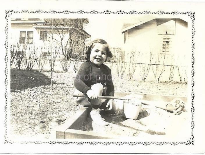 Found ANTIQUE Photo Poster painting bw YOUNG GIRL 1930's CHILD Snapshot VINTAGE 111 16 P