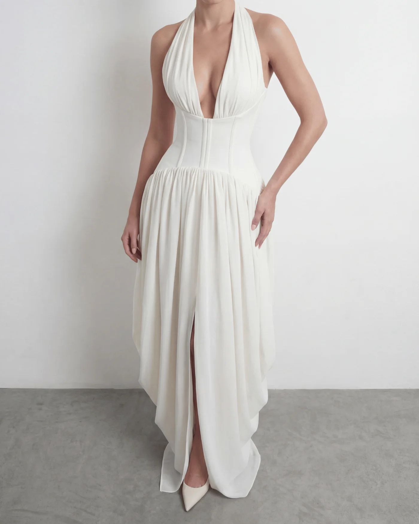 Lussooy White Beautiful Chiffon Halter V Neck Sleeveless Prom Dress      