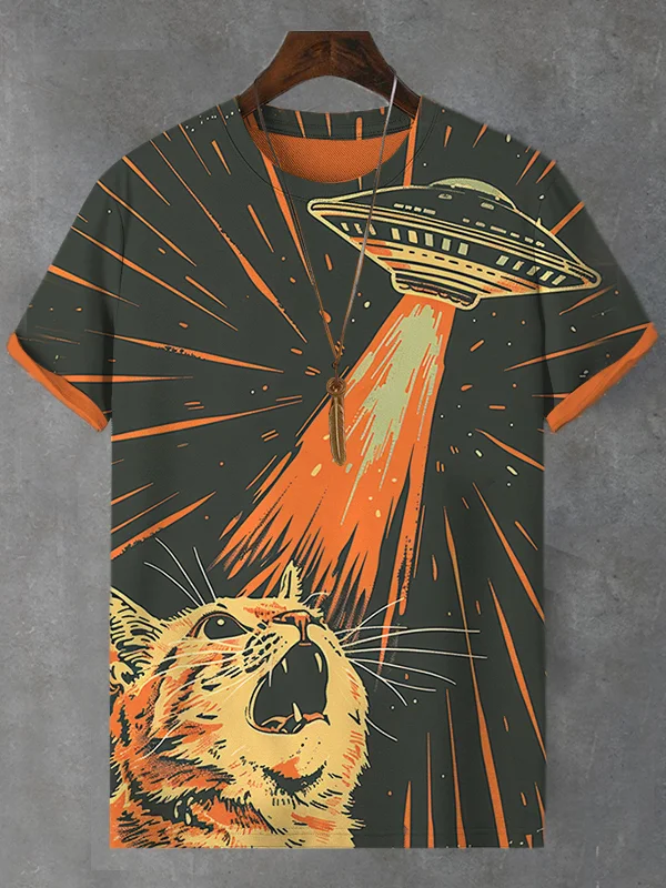 Men's Terrified Cat Meets UFO Retro Future Art Print T-Shirt