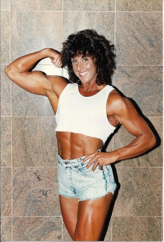 FEMALE BODYBUILDER 80's 90's FOUND Photo Poster painting Color MUSCLE WOMAN Original EN 22 40 Y