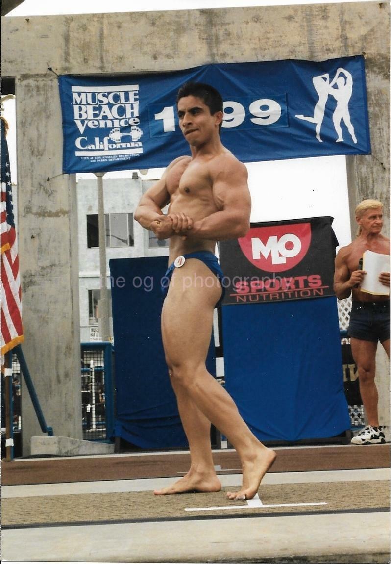 MUSCLE MAN Bodybuilder FOUND Photo Poster painting Venice Beach CALIFORNIA Original 99 7 W