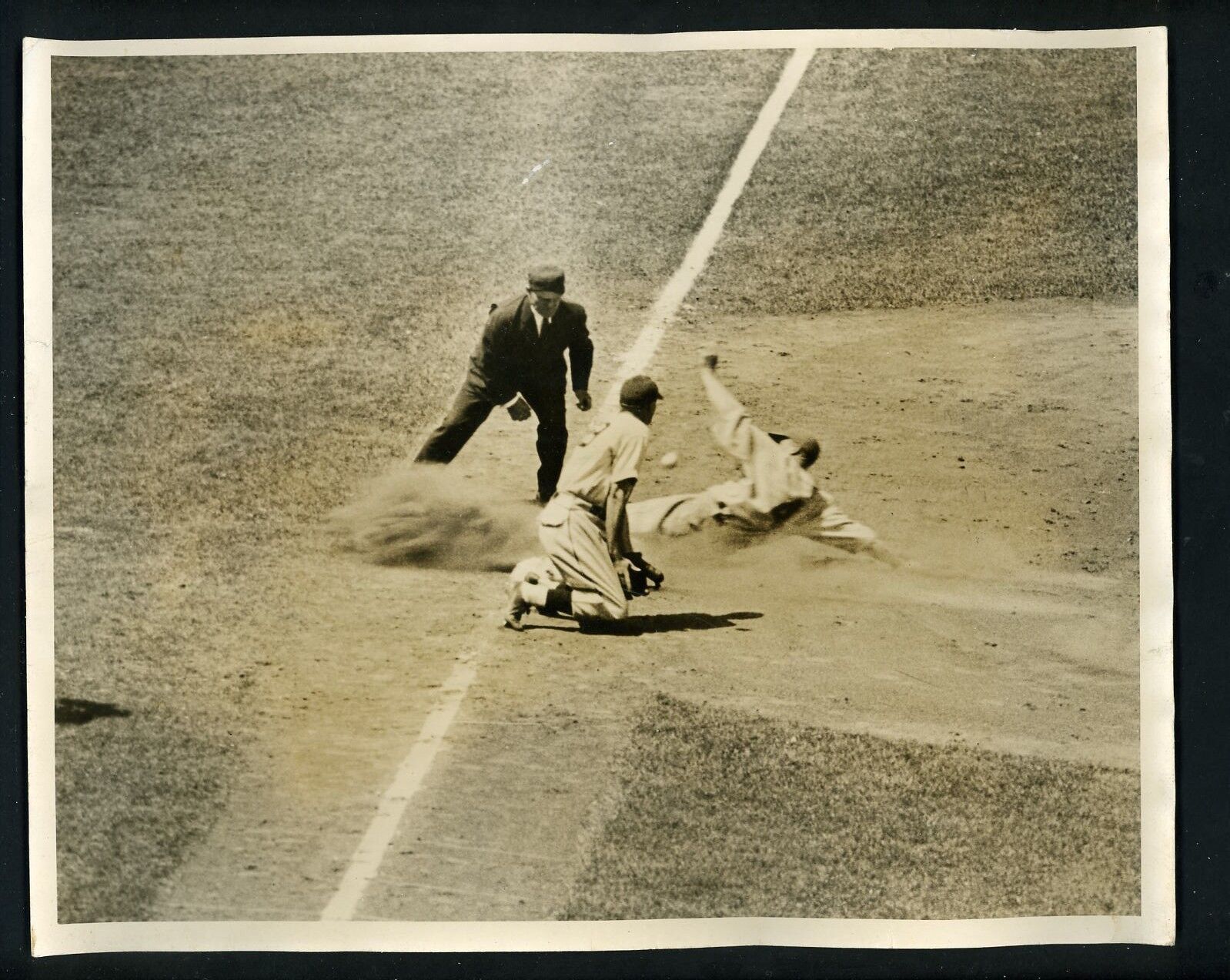 Wally Berger Stan Hack Umpire Stewart 1936 Press Photo Poster painting Chicago Cubs Boston Bees