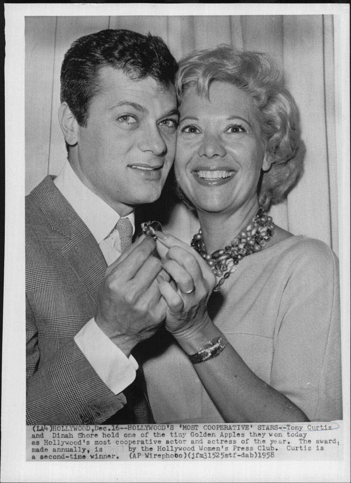 Tony Curtis & Dinah Shore 1958 Press Photo Poster painting Golden Apples Award