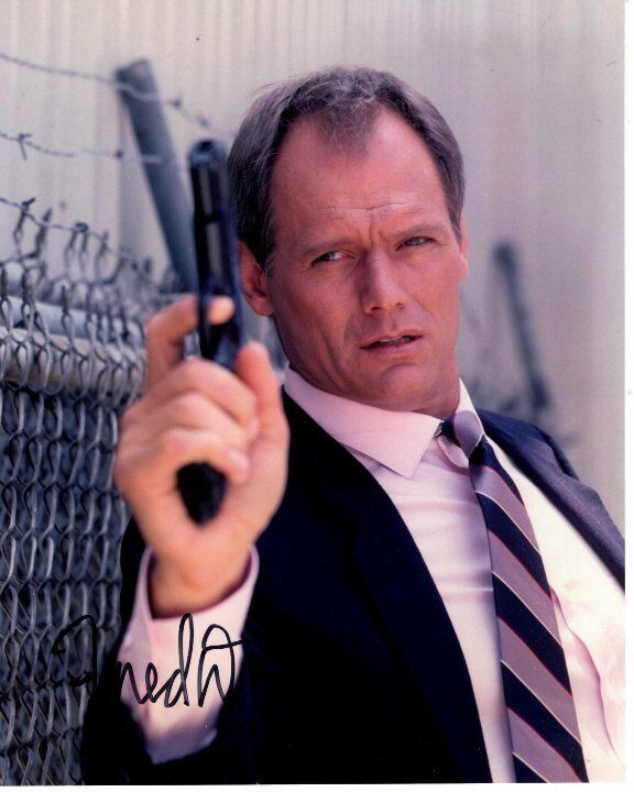 FRED DRYER Signed Autographed HUNTER Photo Poster painting