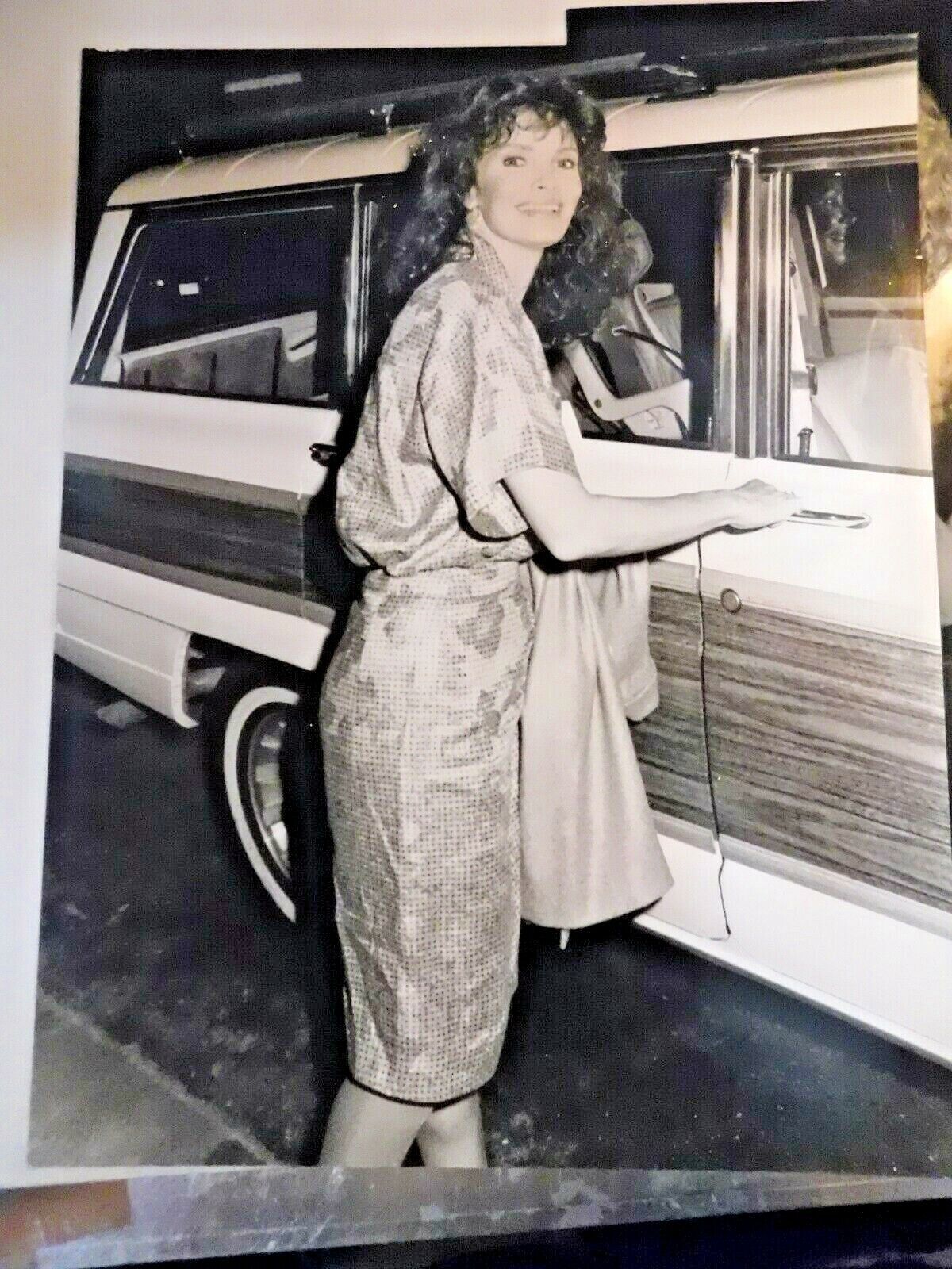 People Magazine Original Candid Photo Poster paintings 7x9 Archives Jaclyn Smith (car) S2