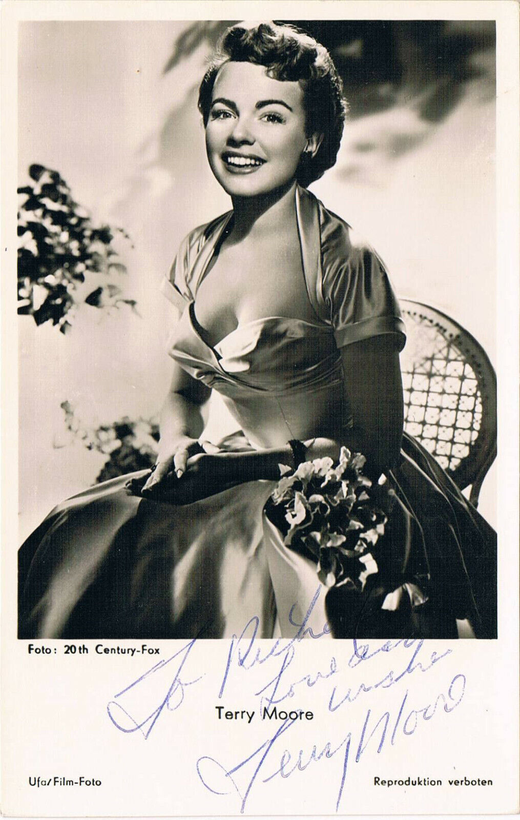 Terry Moore 1929- genuine autograph signed postcard Photo Poster painting 3.5x5.5