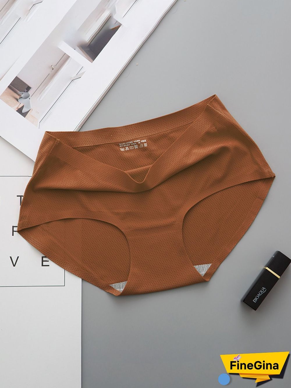 Women's Breathable Ice Silk Seamless Briefs One Piece Cotton Bottom Crotch Mid Waist Panties Plus Size