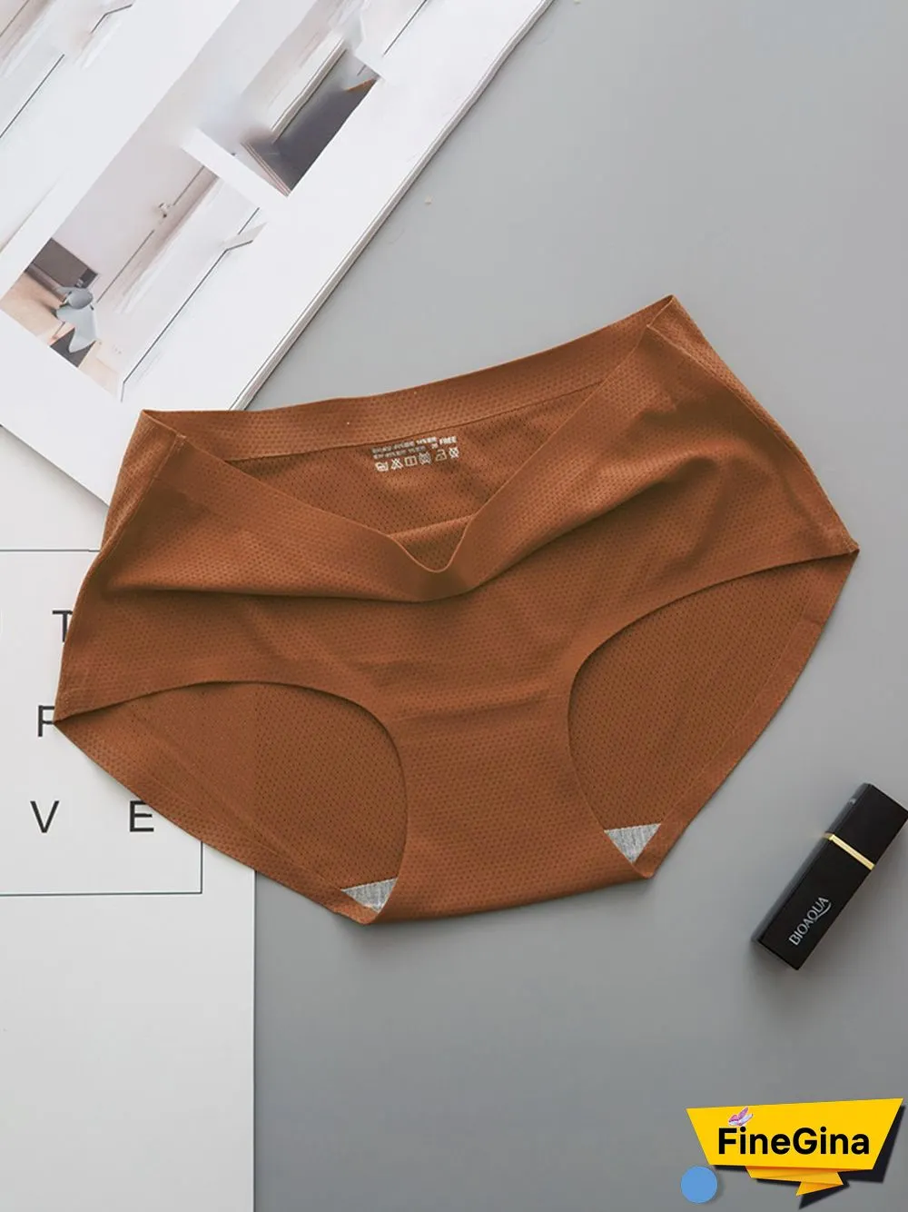 Women's Breathable Ice Silk Seamless Briefs One Piece Cotton Bottom Crotch Mid Waist Panties Plus Size